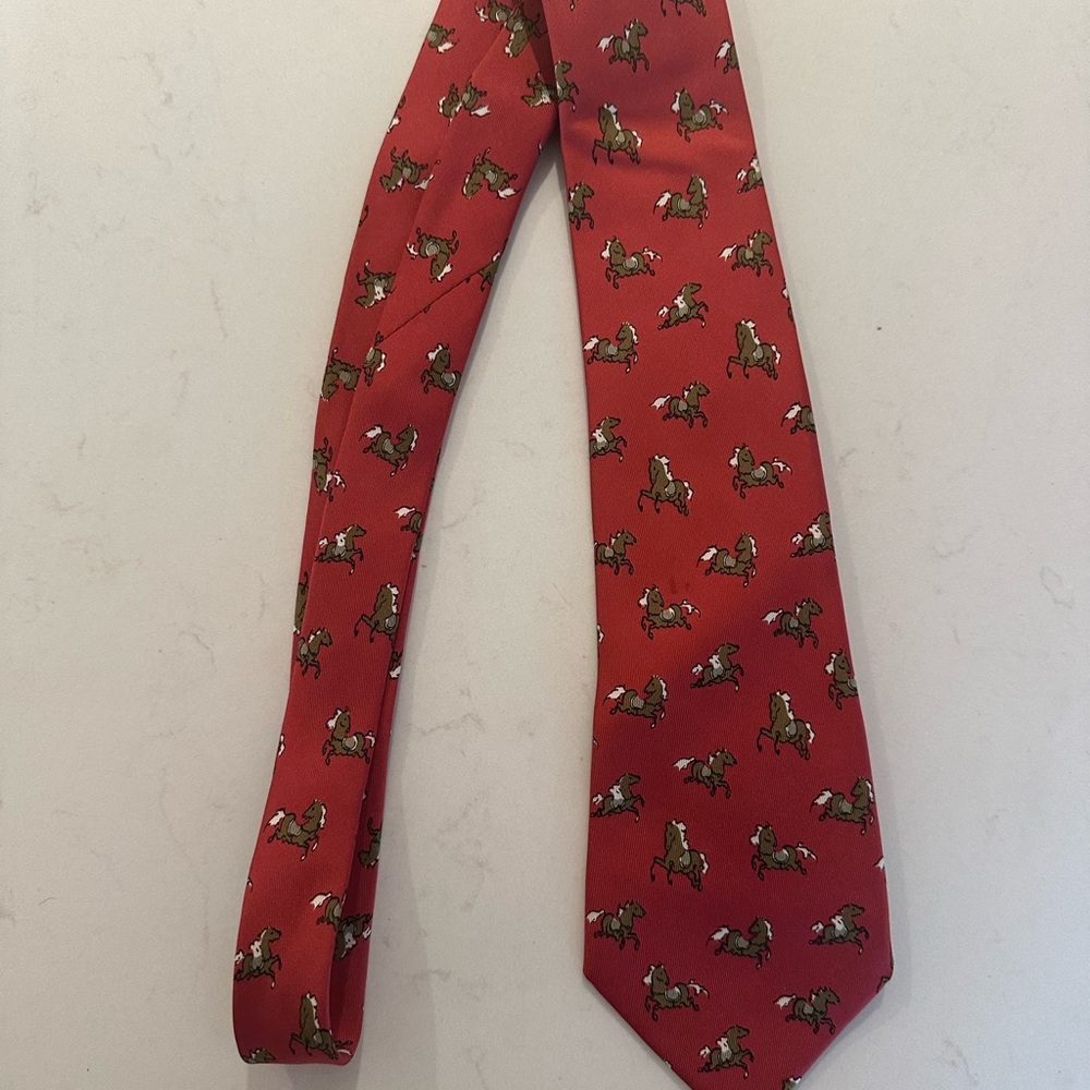 Hermes vintage tie near perfect condition. Classic print.